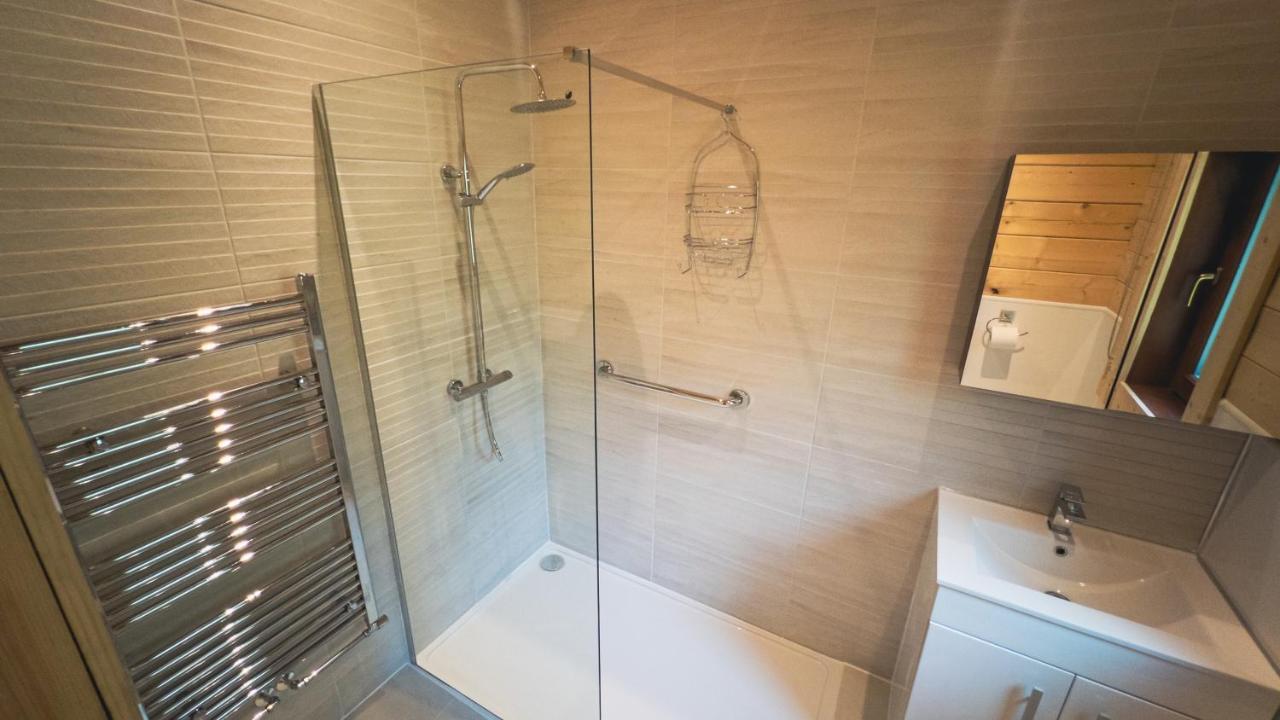 Sundance Lodge, Fantastic New Cabin With Hot Tub - Sleeps 6 - Largest In Felmoor Park Morpeth Exterior foto
