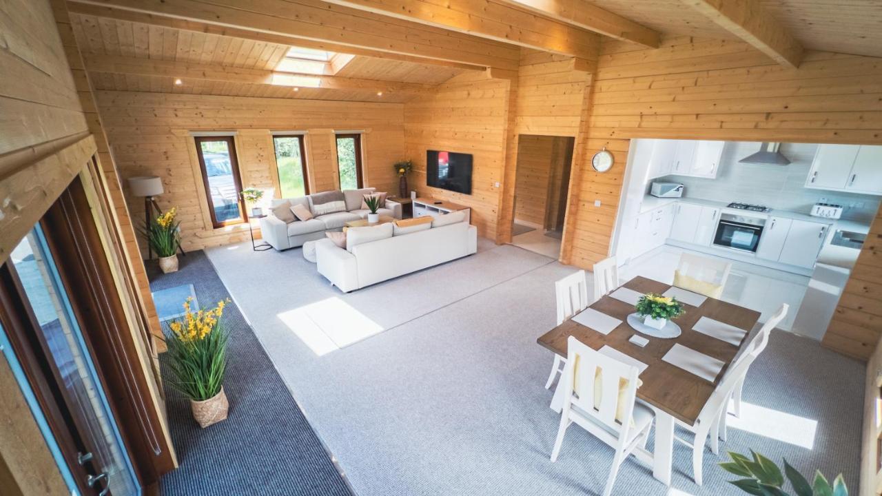 Sundance Lodge, Fantastic New Cabin With Hot Tub - Sleeps 6 - Largest In Felmoor Park Morpeth Exterior foto