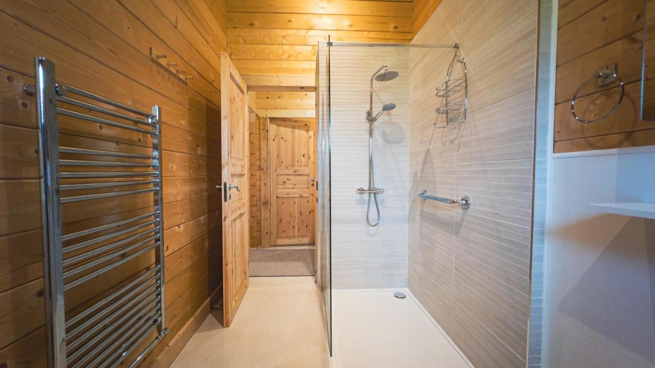Sundance Lodge, Fantastic New Cabin With Hot Tub - Sleeps 6 - Largest In Felmoor Park Morpeth Exterior foto