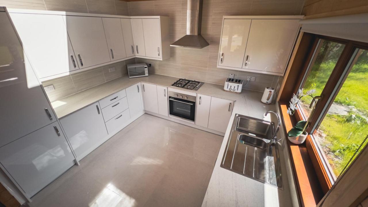Sundance Lodge, Fantastic New Cabin With Hot Tub - Sleeps 6 - Largest In Felmoor Park Morpeth Exterior foto