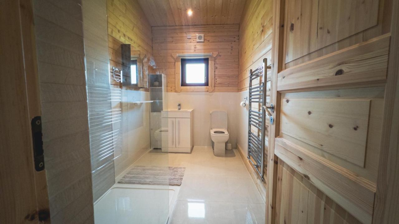 Sundance Lodge, Fantastic New Cabin With Hot Tub - Sleeps 6 - Largest In Felmoor Park Morpeth Exterior foto