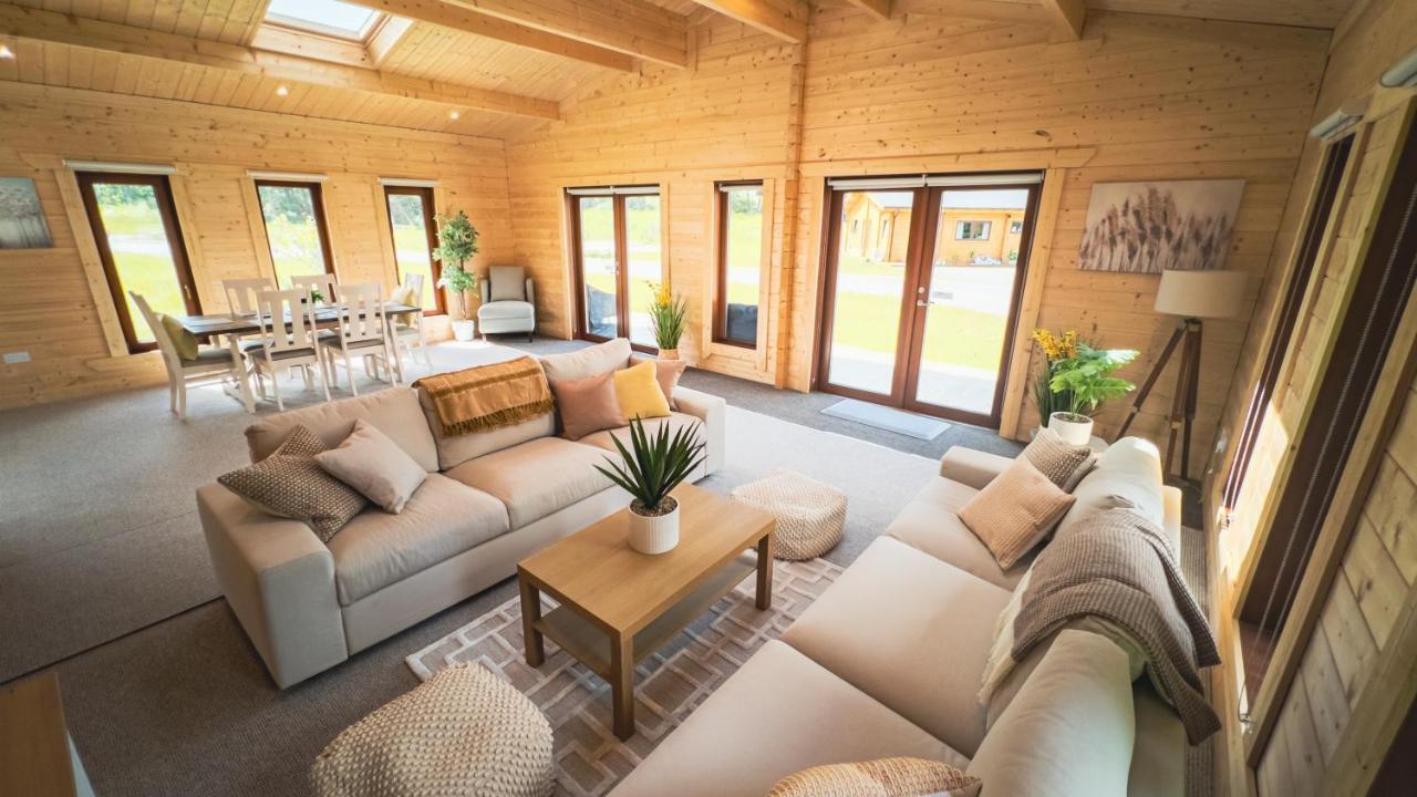 Sundance Lodge, Fantastic New Cabin With Hot Tub - Sleeps 6 - Largest In Felmoor Park Morpeth Exterior foto